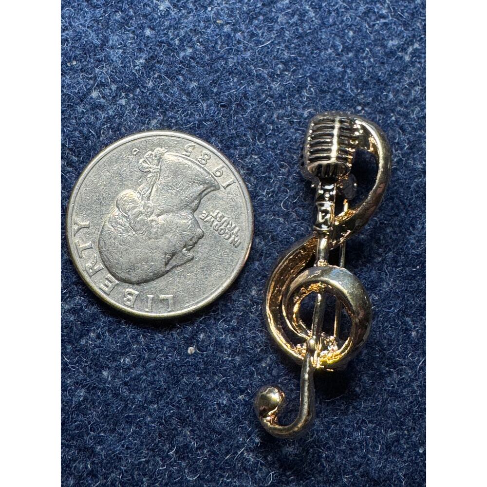 Gold Tone Microphone on G Clef Note Brooch - Picture 4 of 6